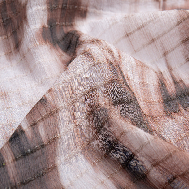 ما الذي يمكن أن يفعله قماش الشنيل لخزانة ملابسك الرجالية والنسائية؟