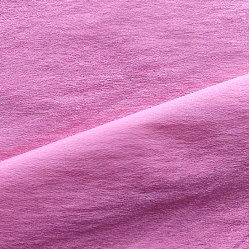 ما الذي يجعل الأقمشة الرياضية المقاومة للماء والقابلة للتنفس فعالة بالفعل؟